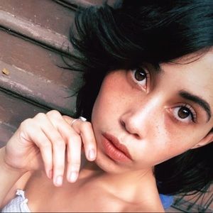 Meet your Posher, Claire